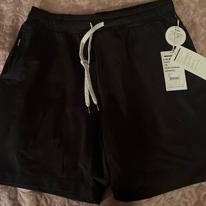 NWT- Vuori men’s Ponto shorts size medium